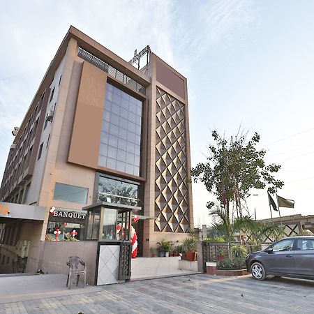 Oyo 13253 The Grand Vinayak Hotel Ahmadabad Zewnętrze zdjęcie