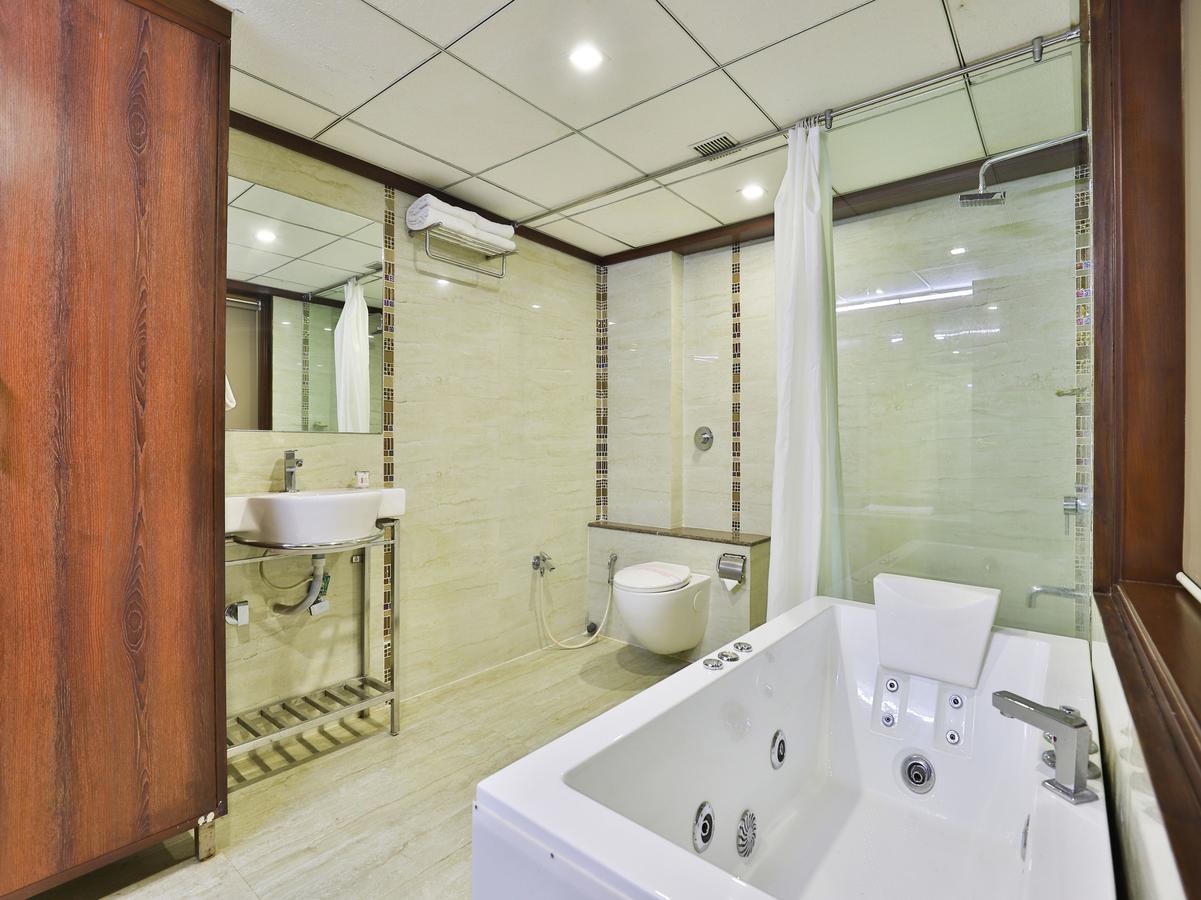 Oyo 13253 The Grand Vinayak Hotel Ahmadabad Zewnętrze zdjęcie