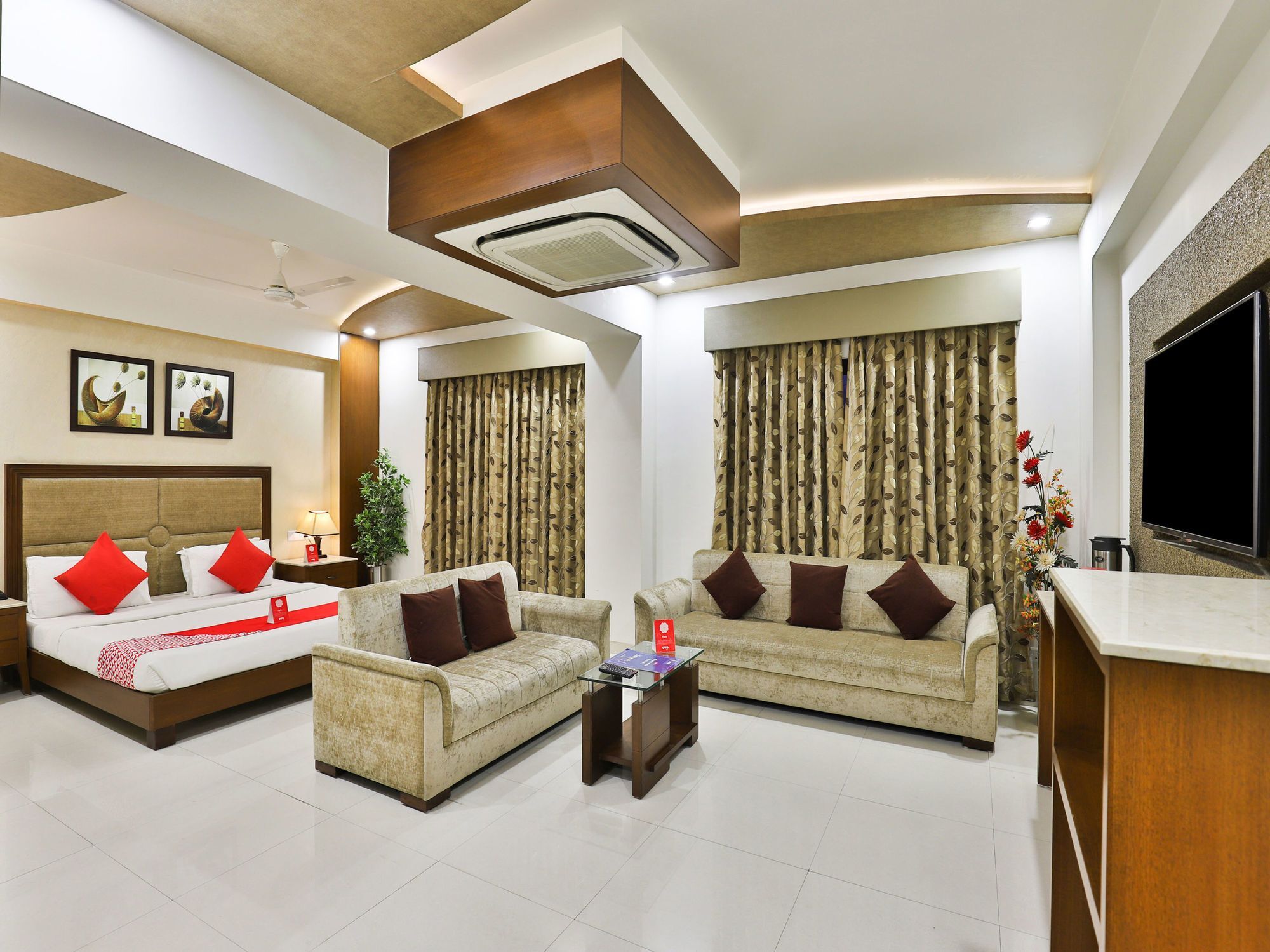 Oyo 13253 The Grand Vinayak Hotel Ahmadabad Zewnętrze zdjęcie